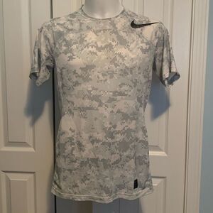 Nike Pro Men's Camouflage T-Shirt - Gray